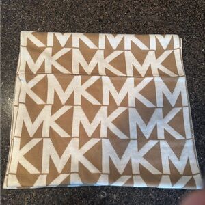 Infinity, Michael Kors logo scarf